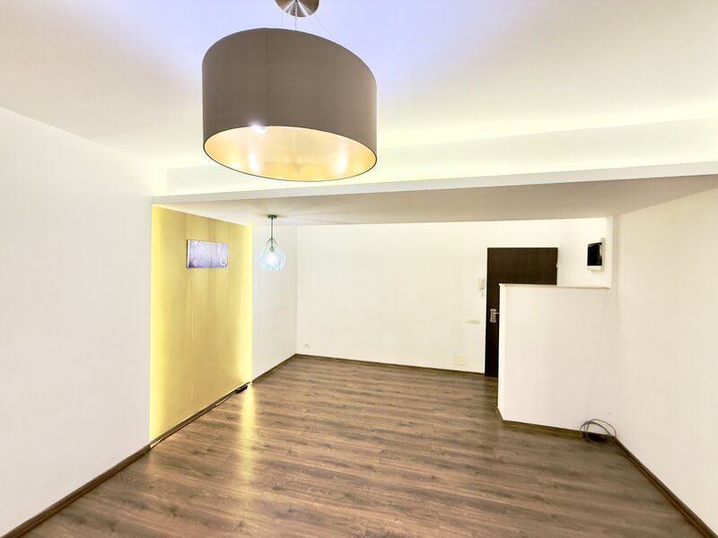 Unirii, Casa Poporului, birou 2 cam., parcare subterana inclusa, bloc 2012