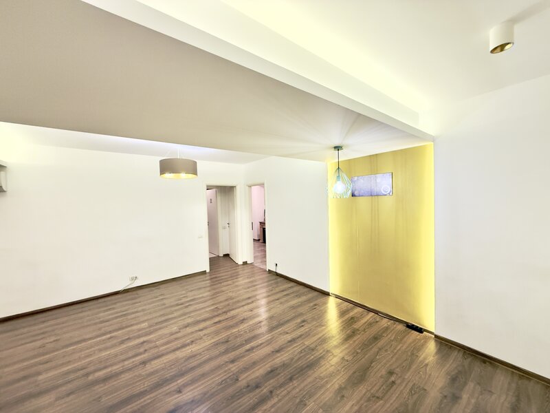 Unirii, Casa Poporului, birou 2 cam., parcare subterana inclusa, bloc 2012