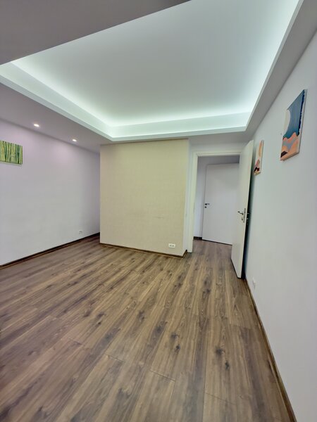 Unirii, Casa Poporului, birou 2 cam., parcare subterana inclusa, bloc 2012