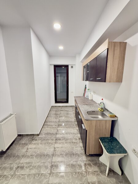 Unirii, Casa Poporului, birou 2 cam., parcare subterana inclusa, bloc 2012